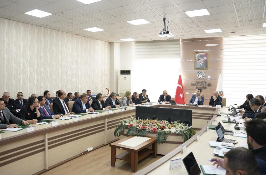 Bakan Kurum'dan deprem fırsatçılarına tepki: 5 bin TL'ye beton mu olur?