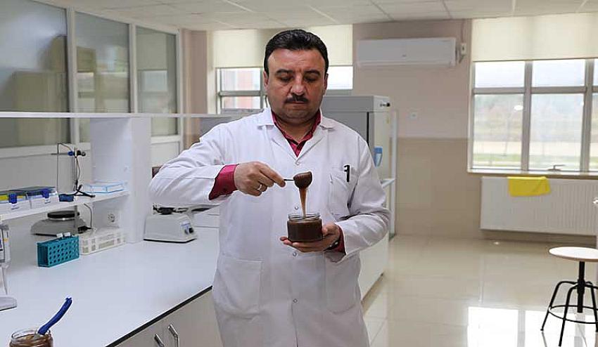 KAYISI ÇEKİRDEKLİ VE KAKAOLU KREM BAL ÜRETİLDİ