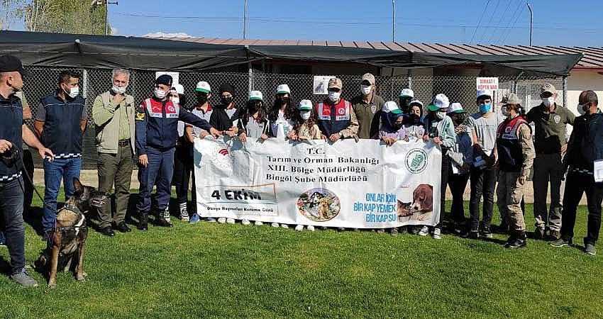 ÇOCUKLARDAN HAYVAN BAKIMEVİNE ZİYARET