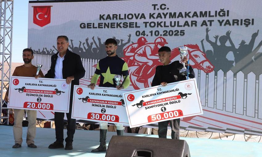 Karlıova'da At Yarışı