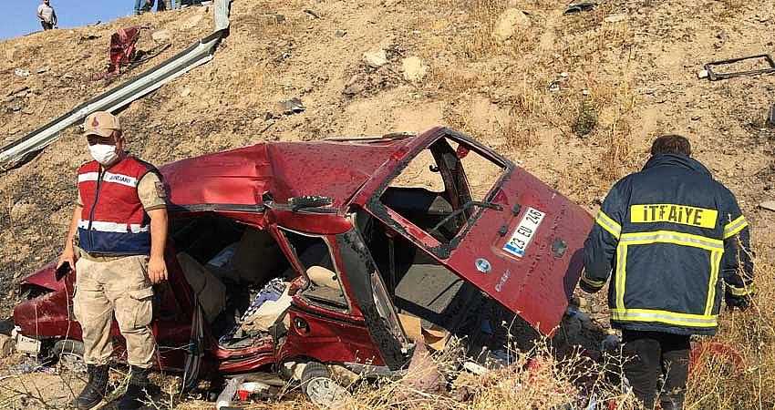 ELAZIĞ-BİNGÖL YOLUNDA KAZA: 1 ÖLÜ, 4 YARALI