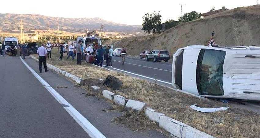 BİNGÖL-ELAZIĞ YOLUNDA KAZA: 5 YARALI