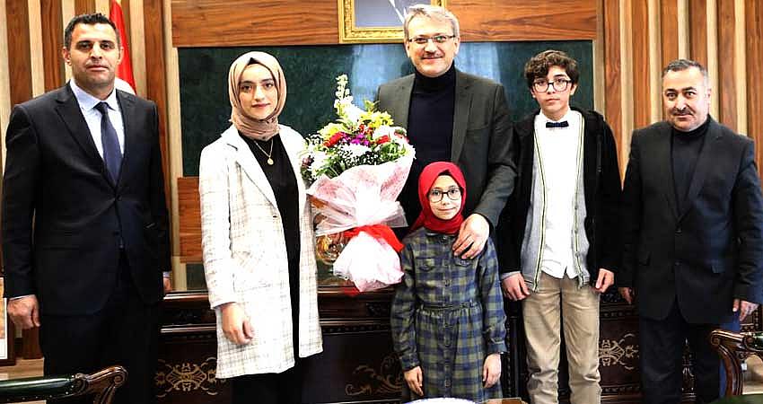 VALİ EKİNCİ’YE ‘58. KÜTÜPHANELER HAFTASI’ ZİYARETİ